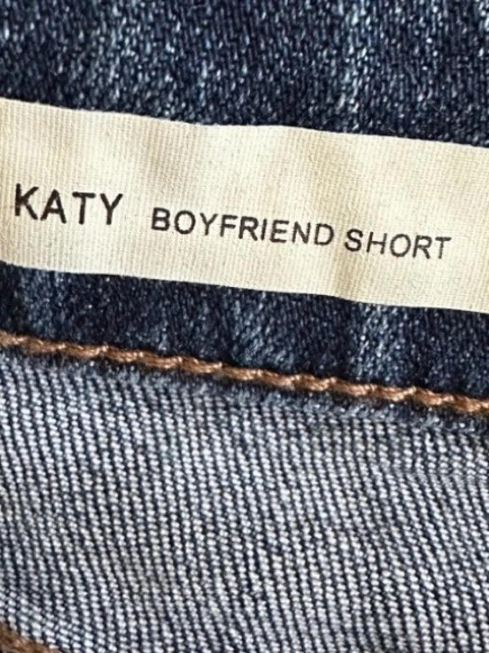 KUT from the Kloth Katy Boyfriend Shorts Size 6 Medium Wash Distressed Raw Hem